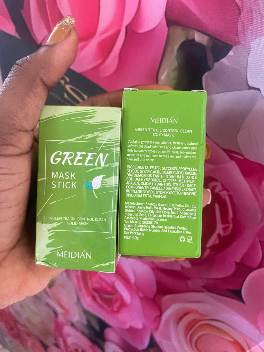 Green Tea Face Mask

Refresh and revive your skin with our Green Tea Face Mask. Packed with powerful antioxidants, this mask helps cleanse pores, control excess oil, and soothe irritated skin while leaving your face smooth and glowing. Green tea is known
