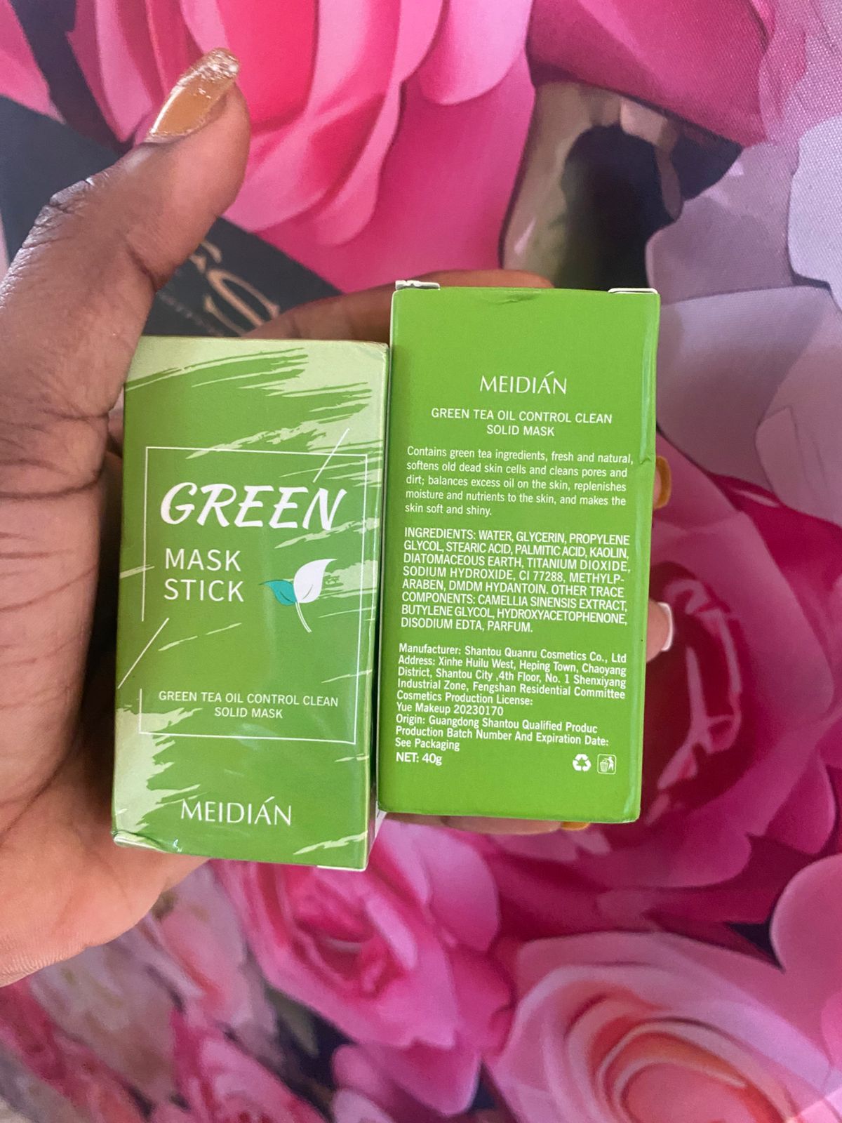 Green Tea Face Mask

Refresh and revive your skin with our Green Tea Face Mask. Packed with powerful antioxidants, this mask helps cleanse pores, control excess oil, and soothe irritated skin while leaving your face smooth and glowing. Green tea is known