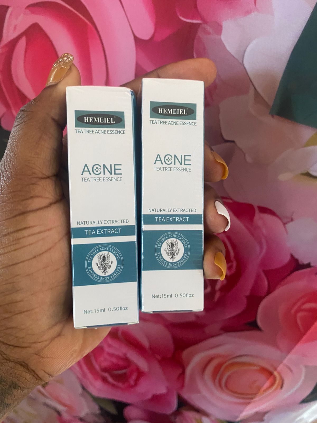 Acne pimple gel Tea tree acne gel is a skincare product used to treat pimples and acne. It contains tea tree oil, which has natural antibacterial and anti-inflammatory properties that help reduce acne-causing bacteria and calm the skin.  ￼